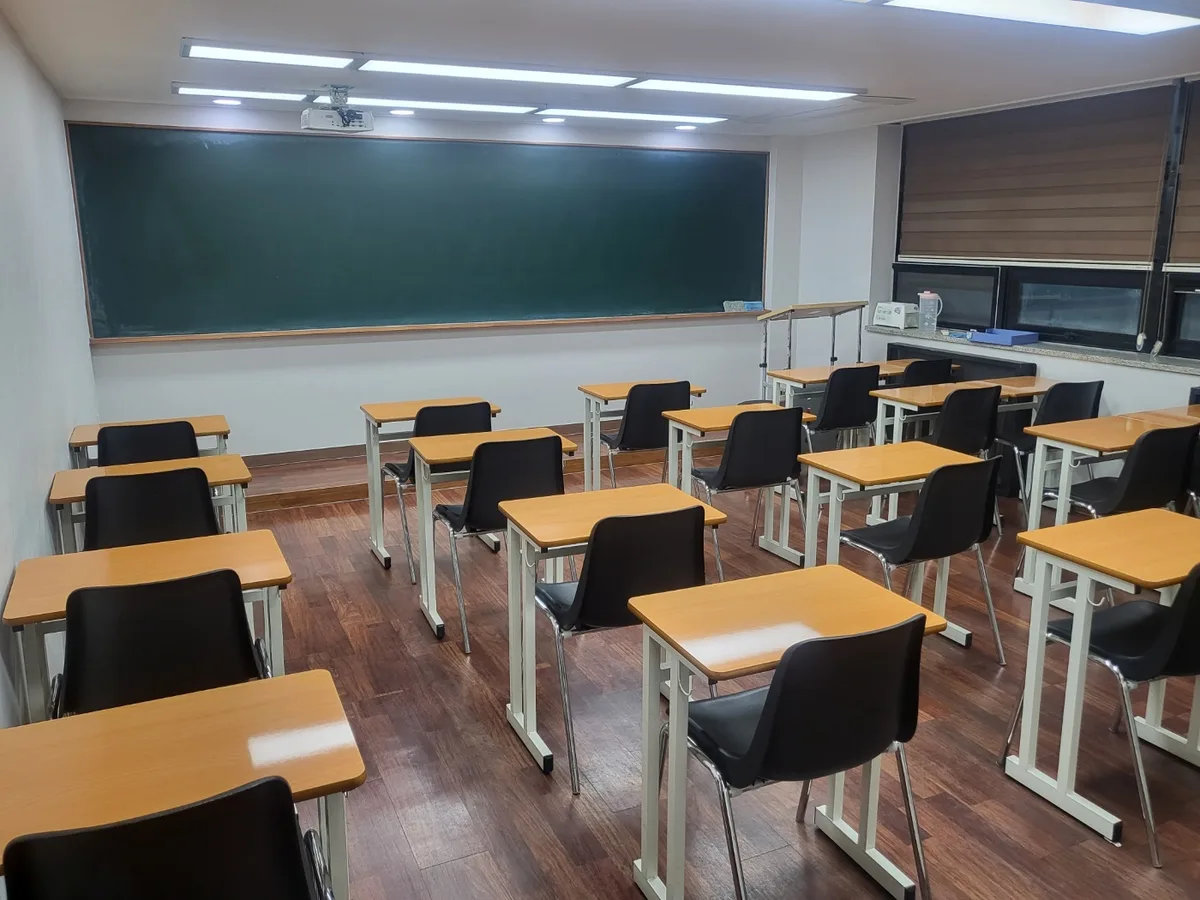 부안군 변산면 스터디룸 미팅룸 장비 주변 정밀 위생청소 사례 - 행진크린