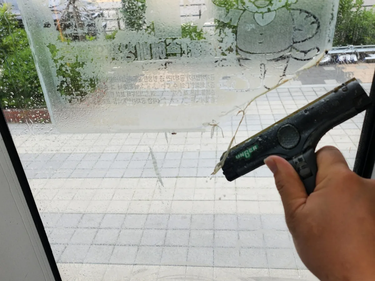 부안군 보안면 사무실 블라인드 쇼윈도 위생청소 사례 - 행진크린