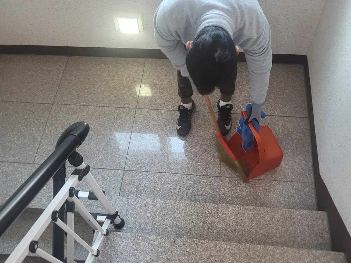 고창군 대산면 빌라 공동현관 장비 주변 정밀 위생청소 사례 - 행진크린